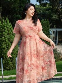 Dazy Plus Đầm midi ren eo thắt cho nữ cỡ lớn nhân dịp Valentine, đầm ngắn tay cổ tròn thanh lịch thích hợp cho các buổi hẹn hò. - Màu Hồng  San hô - Xem 12