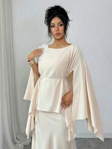 Modelyn بلوزة نسائية أنيقة بياقة قارب وأكمام كيب مزينة بزخارف زهرية ثلاثية الأبعاد - لون مشمشي - مشاهدة 6