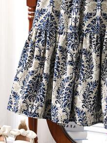 SHEIN Vintaside Kids 这款女童夏季波西米亚风甜美度假连衣裙，采用蓝色碎花印花，配有大蝴蝶结领、短袖和宽松的及膝裙摆。非常适合日常穿着、购物、海滩郊游、度假等场合。 - 彩色 - 查看 6