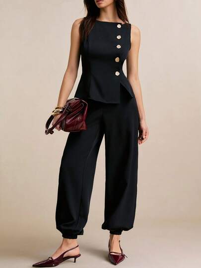 Poéselle Conjunto de 2 piezas para mujer con top asimétrico con botones y pantalones con puños elásticos - Elegante conjunto negro de 2 piezas para ir del trabajo al fin de semana, top con volantes, top asimétrico con botones, pantalones jogger a medida, traje de lujo discreto, conjunto minimalista, conjunto de ropa de trabajo elegante, conjunto de 2 piezas de unicolor con chaleco y pantalones de vestir casual moderno para mujer
