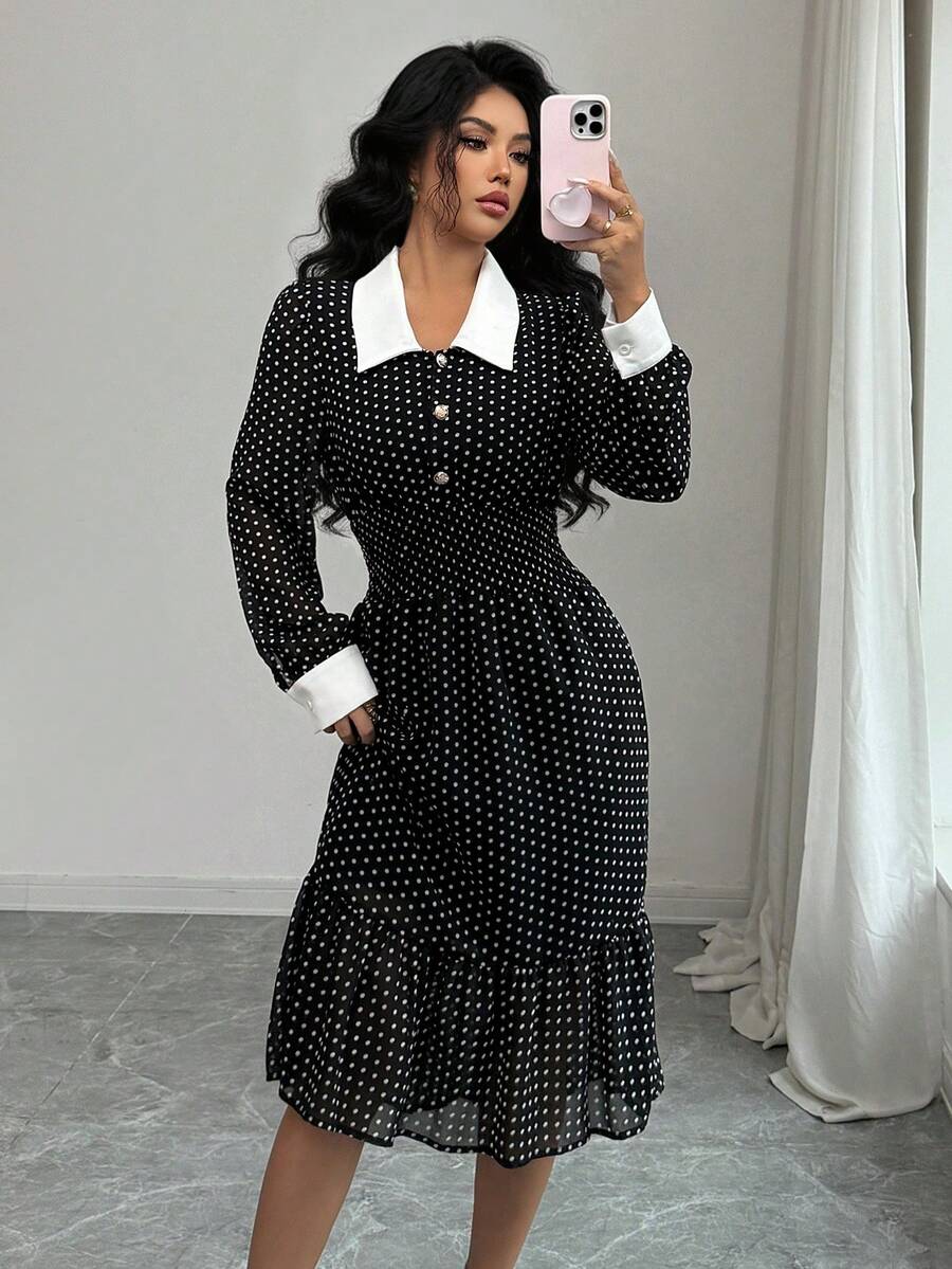 Rafferiza Vestido feminino de chiffon preto e branco com estampa de bolinhas, modelagem ajustada e detalhes vintage com botões. Elegante. - Preto e Branco - Ver 1