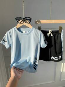 SHEIN 2pcs/Set Young Boy Sports Textured Vertical Stripe Pattern Short Sleeve T-Shirt And Shorts Set