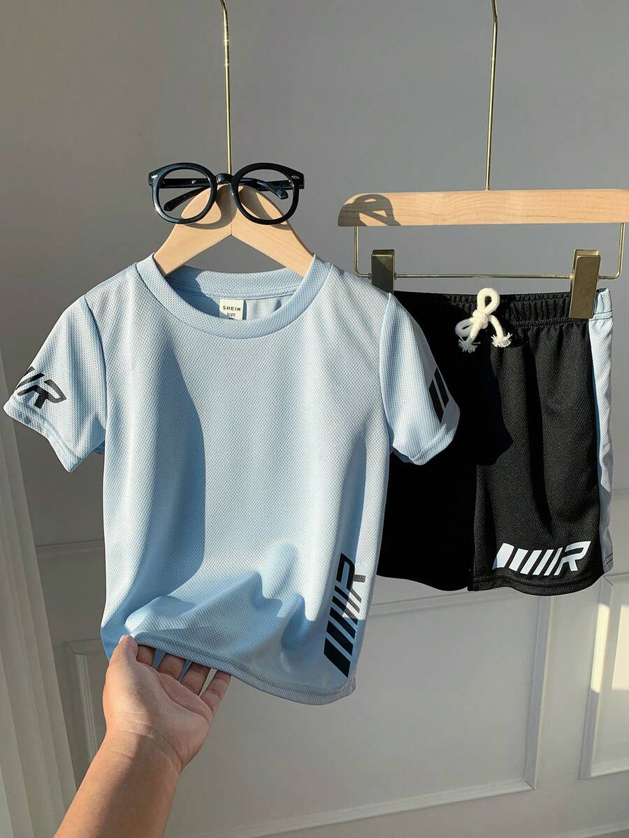 SHEIN 2pcs/Set Young Boy Sports Textured Vertical Stripe Pattern Short Sleeve T-Shirt And Shorts Set