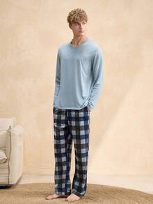 EverLounge Herren Pyjama Set mit einfarbigem Rundhals Langarmoberteil und karierter Hose - Minzgrün - Übersicht 3