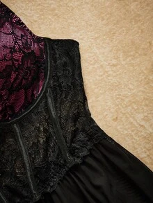 مجموعة فستان وسروال داخلي من الدانتيل والشبك مع شق جانبي للمرأة ذات الحجم الكبير - الأسود - مشاهدة 3