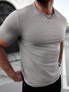 Manfinity Homme Áo thun nam tay ngắn cổ tròn màu trơn, kiểu dáng thường ngày, đa năng, chất liệu dệt kim màu xám, áo thun nam tay ngắn màu xám, thích hợp cho các chuyến đi cuối tuần, hoạt động ngoài trời, du lịch, môi trường làm việc thoải mái hoặc các dịp bán trang trọng, quà tặng cho bạn trai/chồng, quà kỷ niệm/sinh nhật, tiệc tùng, kỳ nghỉ hè, lễ hội, năm mới, đám cưới, ngày Valentine. Áo thun nam tay ngắn màu xám chất liệu dệt kim jacquard. - Xám - Xem 1