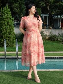 Dazy Plus Đầm midi ren eo thắt cho nữ cỡ lớn nhân dịp Valentine, đầm ngắn tay cổ tròn thanh lịch thích hợp cho các buổi hẹn hò. - Màu Hồng  San hô - Xem 11