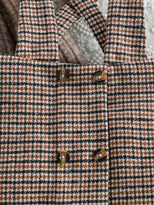 SHEIN 2件套女婴保暖可爱磨毛罗纹高领连体衣和格子背带A字裙套装，适合外出、度假、聚会和各种场合。 - 棕色 - 查看 8