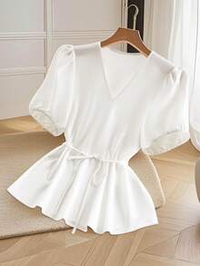 GlowEve V领泡泡袖衬衫，系带腰身，荷叶边下摆，优雅短袖上衣 - 米色 - 查看 3