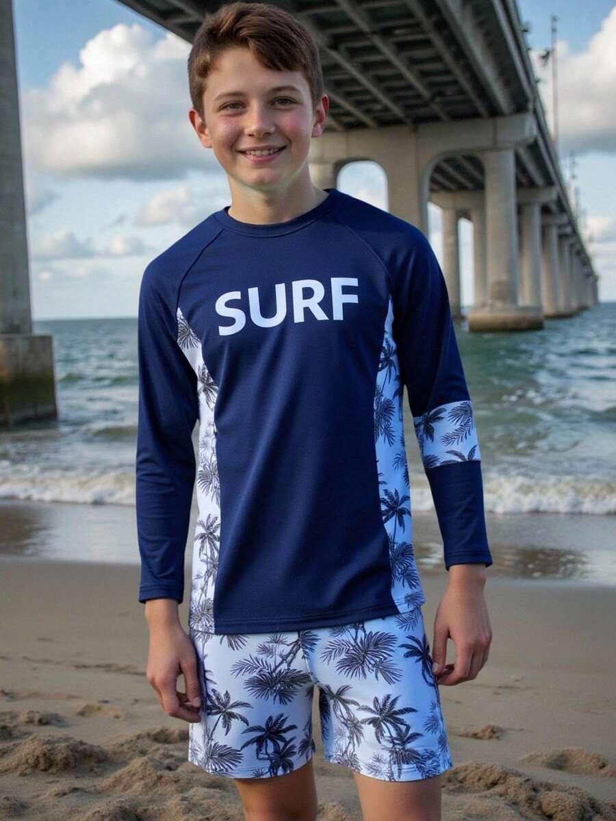 SHEIN 男童泳衣，男童泳装，度假深蓝色热带印花字母针织长袖防晒服，方正短裤，两件套长袖上衣短裤，休闲精致的男童泳衣，适合夏季度假、游泳、夏季海滩冲浪、游泳池、夏季假期，休闲度假男童泳衣套装，男童长袖沙滩装，男童防晒衣套装，男童长袖泳衣，男童泳装衬衫 - 灰色 - 查看 1