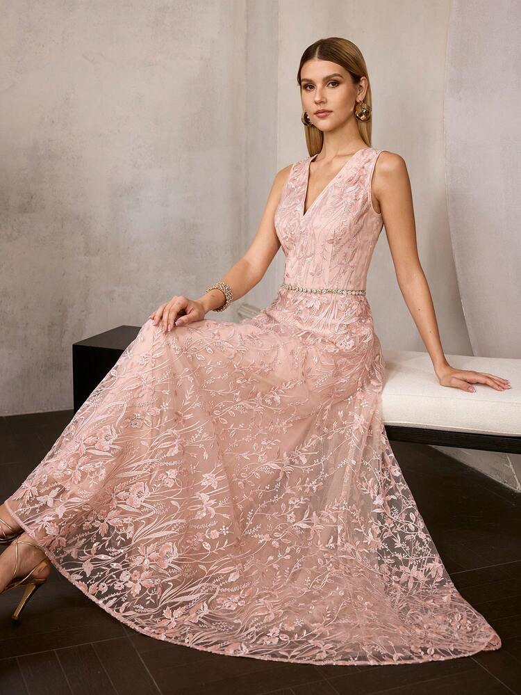 MOTF Soiréza EMBROIDERY MESH OVERLAY V-NECK COCKTAIL DRESS