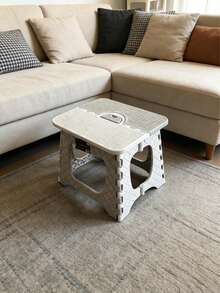 1个塑料折叠便携手持折叠凳椅，适合成人，是户外钓鱼、旅行、露营、野餐的理想之选，春夏秋三季户外家具旅行必备品。 - 彩色 - 查看 8