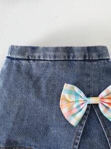 SHEIN Playful Pals Bộ 2 món cho bé gái mùa xuân hè, kiểu dáng thường ngày, áo slip không tay trơn và quần short jean trang trí nơ. - Nhiều màu - Xem 7