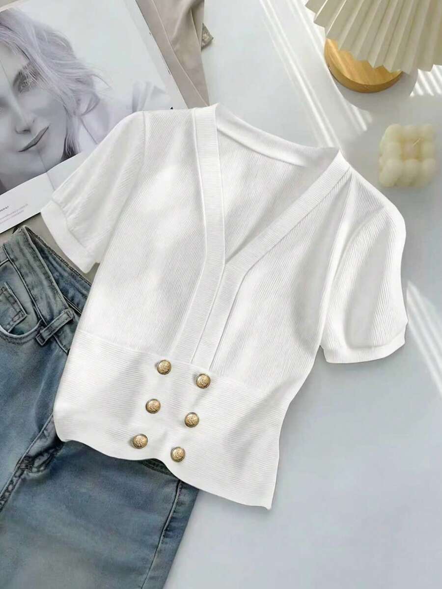 Lyxana Áo thun nữ cổ chữ V tay ngắn màu trơn, thiết kế cúc kim loại, kiểu dáng thường ngày. - trắng - Xem 1