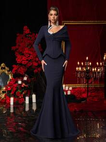 Glamrae 优雅迷人，藏蓝色亮片设计，弹力针织面料，前卫独特的领口，长袖，垂褶细节，两件式设计，鱼尾拖尾。适合所有正式场合，是一款精致的晚礼服，也是女士婚礼宾客的理想之选。 - 藏蓝色 - 查看 1