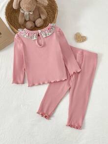 SHEIN Conjunto de 2 piezas de ropa cómoda y suave para bebé niña, con bordado de unicornio lindo, estampado floral elegante y cuello con volantes, top de manga larga y pantalones, conjunto de pijama para bebé niña - Rosa - Ver 2