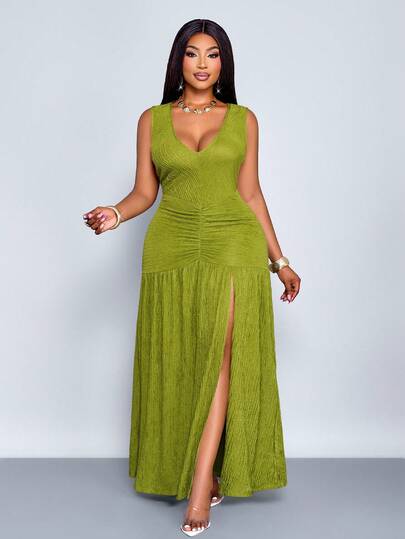 SOLERSUN Plus-Size Spring/Summer New Textured Fabric Stretch Pleated Design V-Neck Slit Sleeveless Dress Bodycon Midi Dress, Suitable For Everyday Casual Wear, Gatherings, Dates, Valentine's Day, Cocktail Parties, Graduation Parties, Travel, Beach Vacations, Music Festivals, Carnivals, Wedding Season, Guest Attire, Sexy Elegant Clothing, Bohemian Clothing, Fashionable Women's Clothing