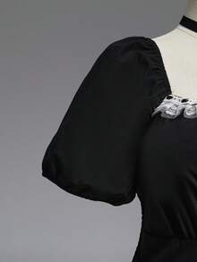 ROMWE Goth Đầm cỡ lớn dành cho nữ, kiểu dáng vintage Y2K, xếp ly, phối ren, họa tiết bàn phím đàn piano, thắt eo. - màu đen - Xem 4