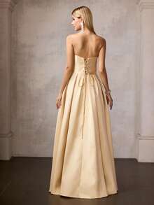 MOTF Soiréza DAMEN TRÄGERLOSES FIGURBETONTES ABENDKLEID AUS SATIN MIT PERLEN, MIT KONTURIERTER TAILLE UND FLIESSENDEM BODENLANGEM DRAPIERTEM SAUM - IDEAL FÜR HOCHZEITEN, GALADINNER, PREISVERLEIHUNGEN UND FORMELLE EMPFÄNGE - Gold - Übersicht 4