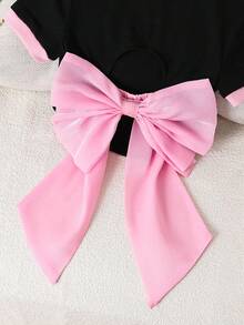 SHEIN Cute Baby Girl Knitted Solid Color Block Slim Fit Short-Sleeve T-Shirt With Open Back And Organza Bow Decoration. Fashionable French Elegance, Back To School, Y2K, Sweet And Cool, Individualistic And Ladylike. Bow Baby Clothes Pink And Black Toddler Outfit Elegant Tops For Toddler Girls Baby Girls Bow Tshirts - Black - View 2