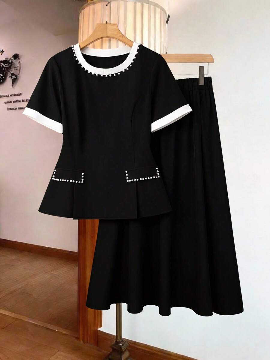 GlowEve CURVE 大码女式珍珠装饰撞色荷叶边下摆套头衫和A字裙套装，优雅休闲通勤装 - 黑與白 - 查看 1