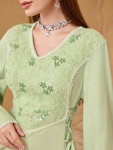 Vestido de manga larga de ajuste ceñido con cuello en V, encaje bordado y cintura ceñida, elegante para fiestas - Azul - Ver 7