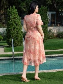 Dazy Plus Đầm midi ren eo thắt cho nữ cỡ lớn nhân dịp Valentine, đầm ngắn tay cổ tròn thanh lịch thích hợp cho các buổi hẹn hò. - Màu Hồng  San hô - Xem 10