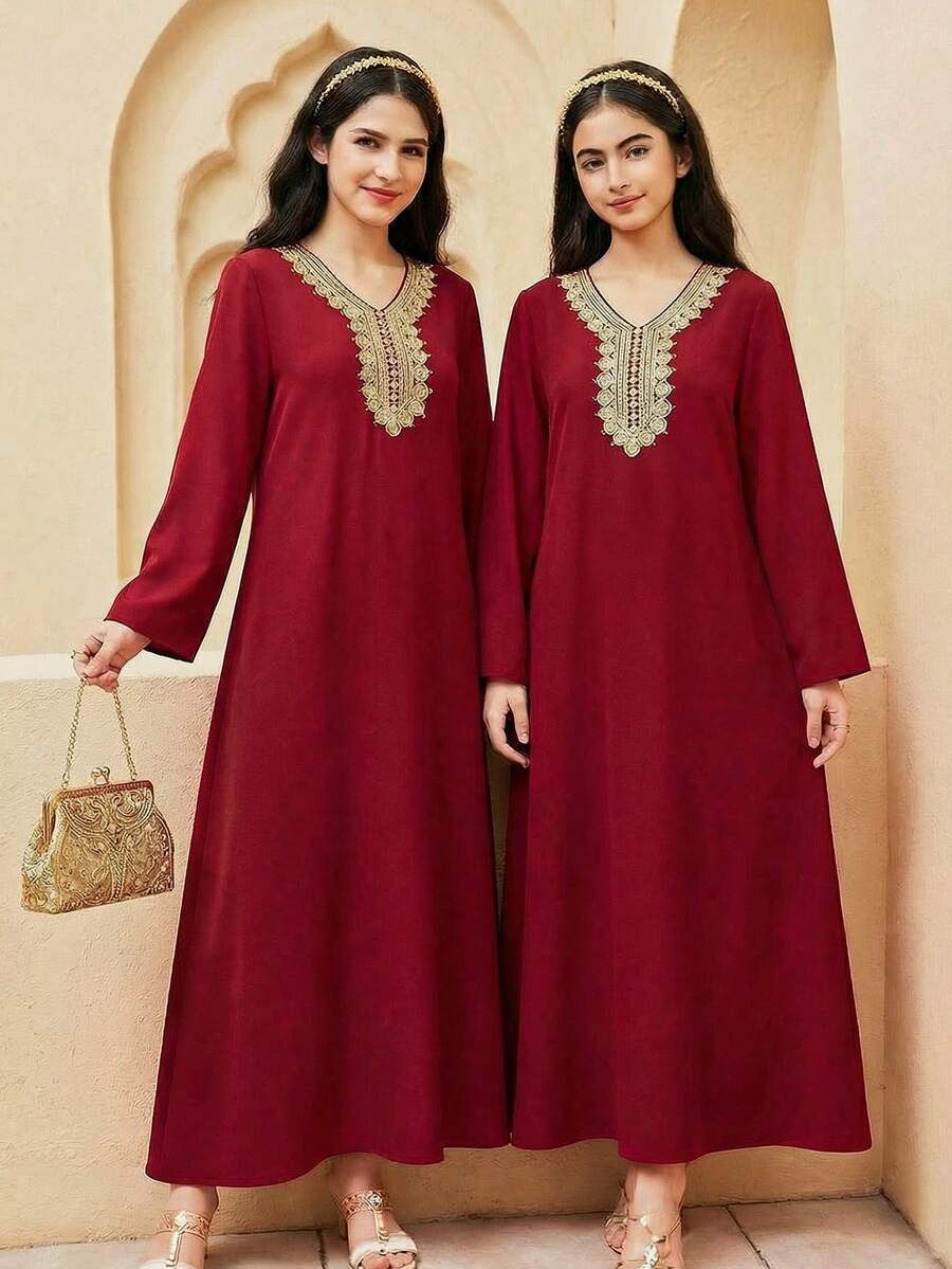 SHEIN 酒红色宽松长款连衣裙，饰有金色箔印，版型宽松，适合度假、春夏、国庆节等场合。 - 酒紅色 - 查看 1