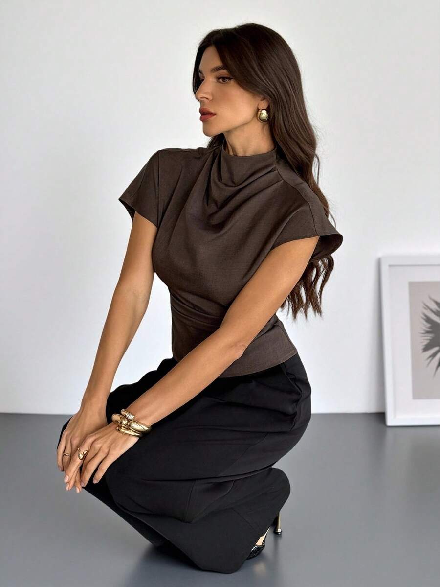 SHEIN Tall Áo kiểu nữ công sở bằng vải lanh tre, cổ áo bất đối xứng, tay áo lệch vai, xếp ly bên hông, thắt eo, màu nâu sô cô la, phù hợp cho mọi mùa.