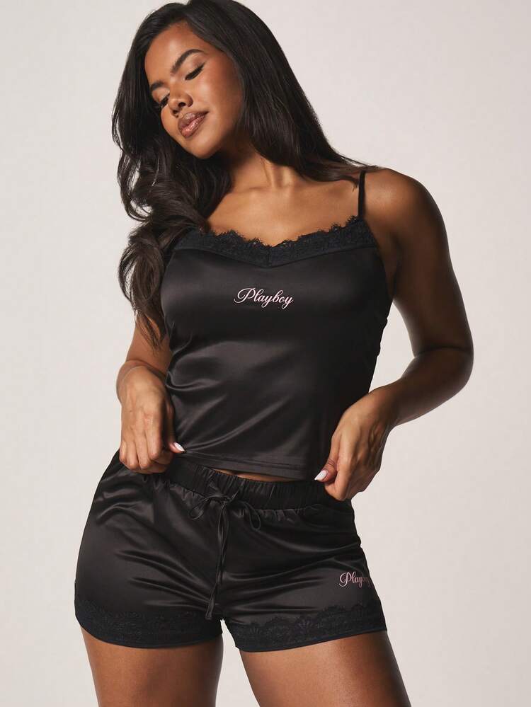 Missguided x Playboy Set pigiama in raso con top a canotta e pantaloncini con bordo in pizzo, coordinato da notte e loungewear, set da notte estivo per San Valentino