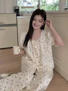 Dazy Plus 两件套碎花宽松短袖抽绳上衣和长裤睡衣套装，优雅睡衣 - 白色 - 查看 6