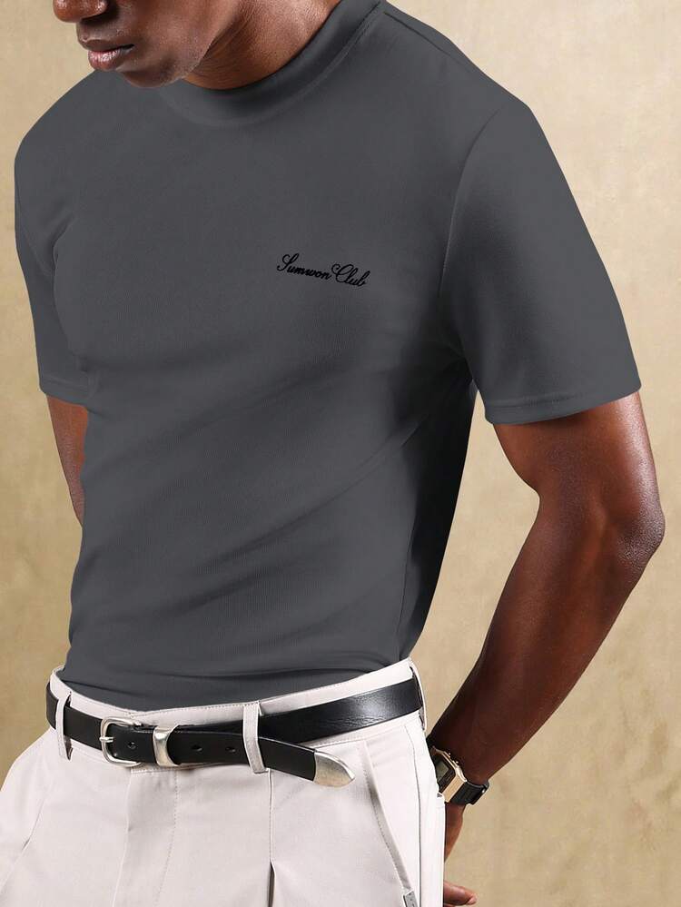 T-shirt à manches courtes moulant avec broderie cursive