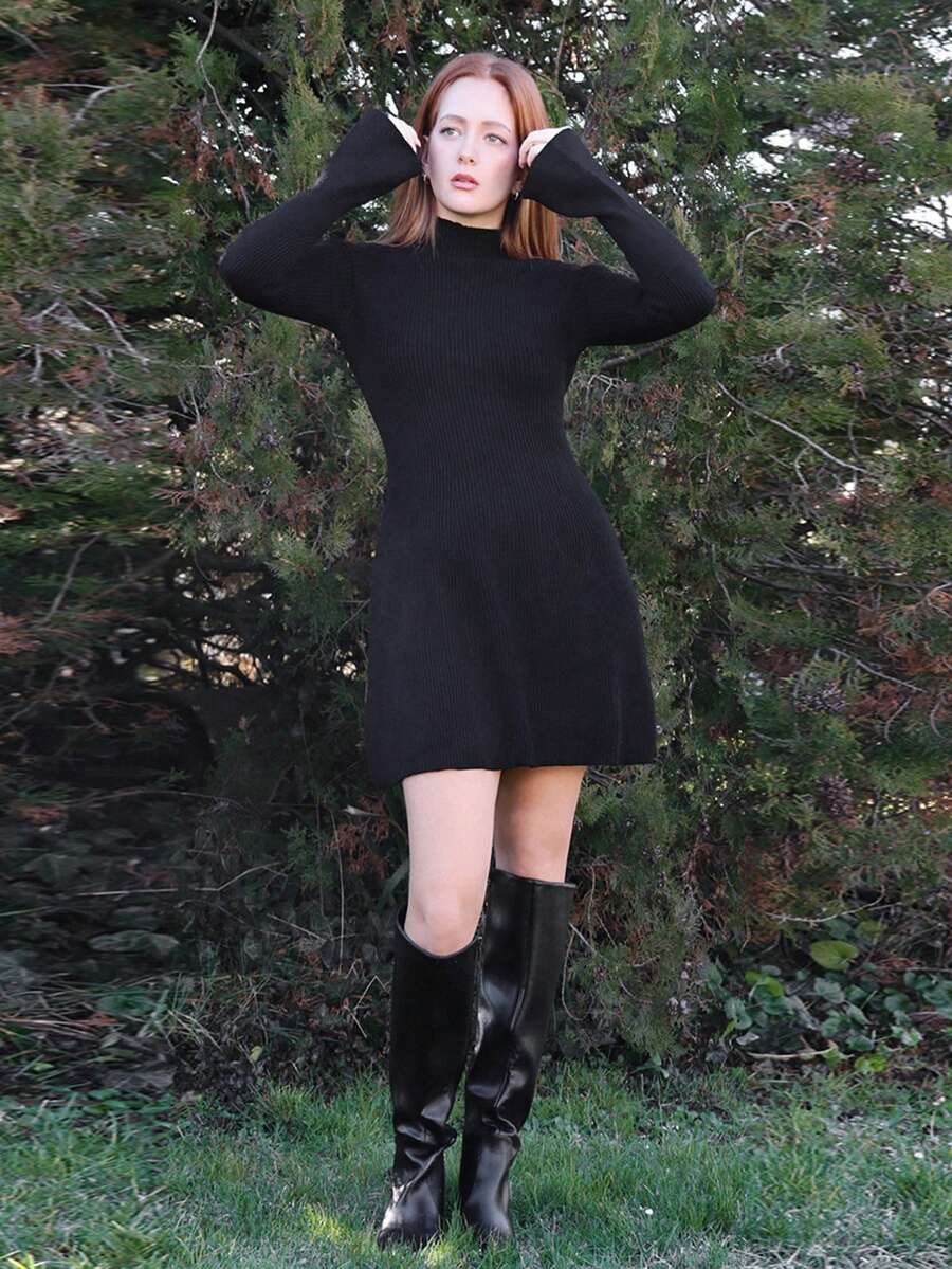 SILVIA DI SANTO 秋冬休闲纯色立领喇叭袖修身毛衣连衣裙 - 深灰色 - 查看 1