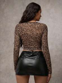 SHEIN BAE Áo thun nữ thời trang gợi cảm họa tiết da báo cổ chữ V sâu - màu nâu - Xem 2