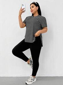 Shapeblank 大码女装春夏时尚休闲宽松弹力舒适日常百搭显瘦短袖条纹上衣搭配黑色紧身牛仔裤两件套，夏季服装，裤装套装，街头风，机场穿搭 - 黑與白 - 查看 6