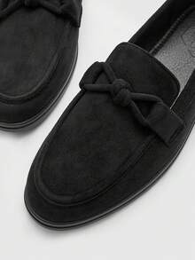 CUCCOO BIZCHIC Damloafers med twistdesign och casual slip-on - Svart - Visa 7