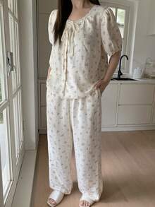 Dazy Plus 两件套碎花宽松短袖抽绳上衣和长裤睡衣套装，优雅睡衣 - 白色 - 查看 2