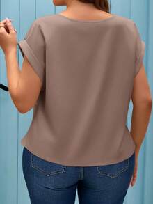 SHEIN Frenchy Camisa verde de manga corta con cuello en V, dobladillo con nudo retorcido y mangas de murciélago para mujer de talla grande - Caqui - Ver 2