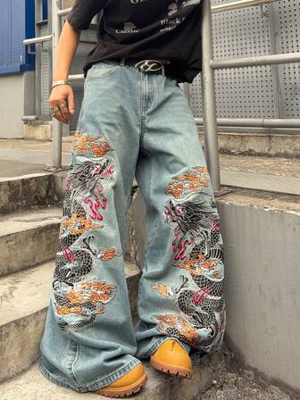 Jeans ampi e comodi da uomo con ricamo a motivo di drago