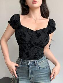 DAZY 女士方领植绒亮面纹理面料修身短袖度假风T恤可爱上衣 - 黑色 - 查看 1