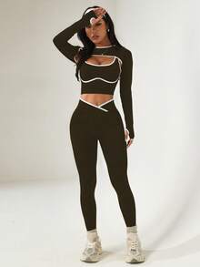 Dewbera Bộ đồ thể thao nữ 3 món không đường may, chất liệu gân, gồm áo tay dài cổ bẻ, áo tank top phối màu tương phản và quần legging bó sát cạp cao. - màu nâu - Xem 7