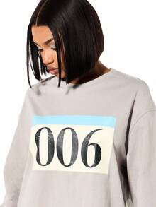 SUMWON WOMEN Camiseta de cuello redondo de manga larga con estampado gráfico oversize y número 006 para uso casual los fines de semana, estilo otoño-invierno - Gris - Ver 4