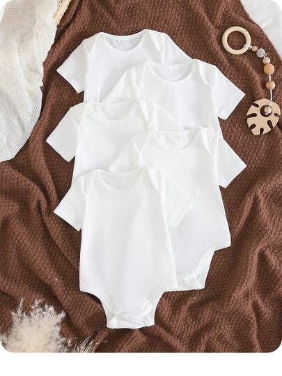 SHEIN 新生女婴5件套可爱白色短袖连体衣套装，非常适合春夏穿着。