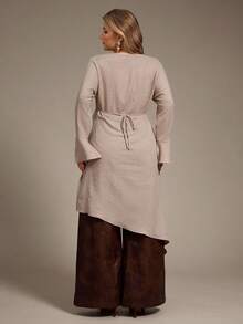 Auralis 大码女装春秋时尚休闲宽松舒适日常喇叭袖不规则下摆杏色和卡其色长袖衬衫，春季穿搭，曲线身材服装，保守上衣 - 杏色 - 查看 2