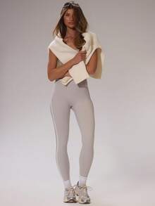 Musera Sport Bộ đồ thể thao gồm áo crop top ôm sát phối viền tương phản và quần legging cạp cao chéo, chất liệu co giãn, thích hợp cho tập luyện thể thao, trượt tuyết, thể dục, trượt tuyết địa hình, yoga, pilates, mặc hàng ngày và mùa hè. - Nhiều màu - Xem 5