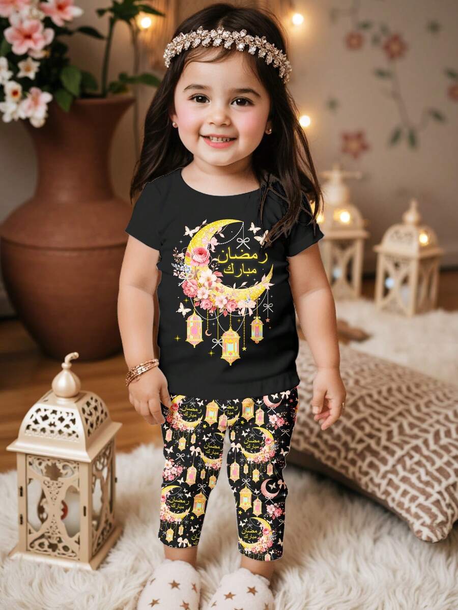 SHEIN 一套星月图案休闲修身圆领短袖上衣和裤子家居服套装，适合穆斯林女孩，休闲外出、聚会和其他场合穿着。 - 彩色 - 查看 1