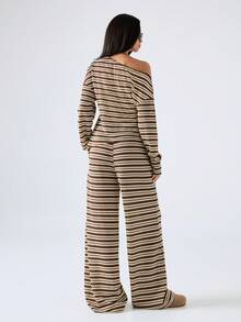 LYSMO Bộ đồ nữ phong cách thường ngày thoải mái đi nghỉ mát, áo thun dài tay dáng rộng cổ lệch vai in sọc tương phản và quần ống rộng cạp chun, thích hợp cho mùa xuân/thu. - Màu be - Xem 2