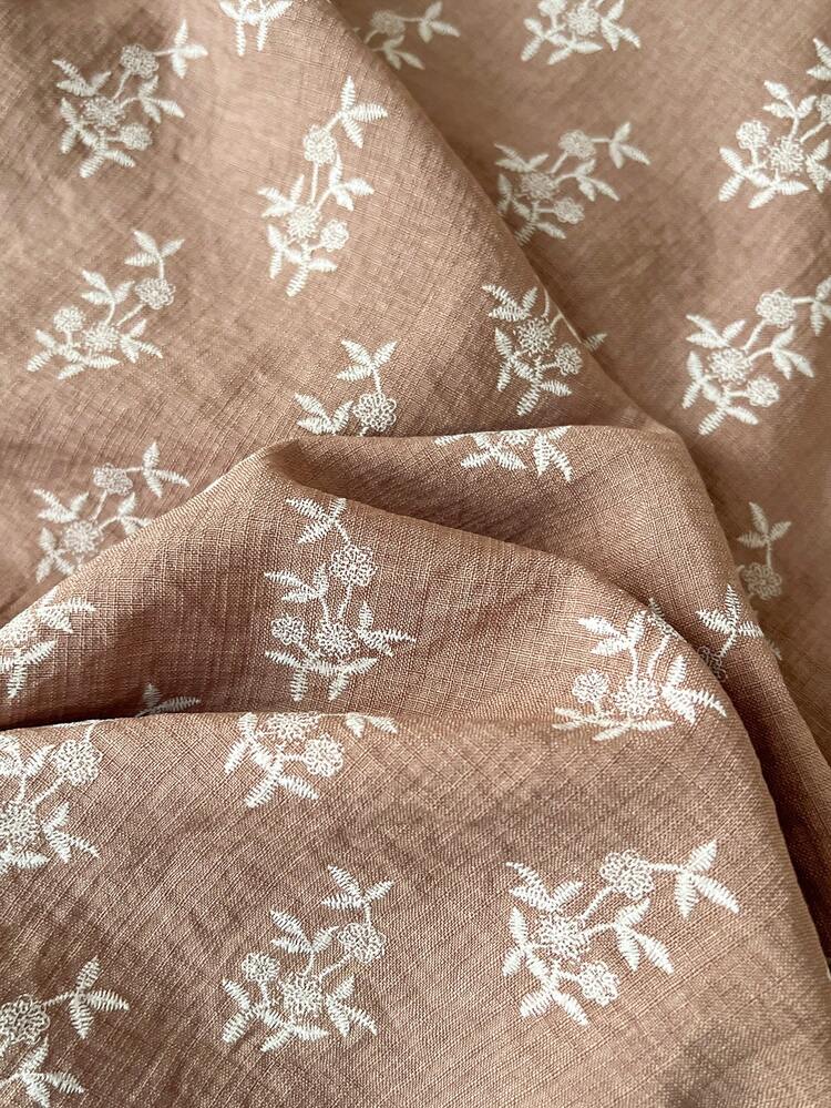 Vestido camisero de manga larga con bordado floral y pliegues para mujer de talla grande