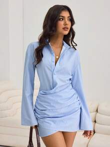 Áo kiểu nữ cổ bẻ xếp ly, sọc dọc xanh trắng, có bèo nhún ở gấu áo. - Màu xanh lam - Xem 1