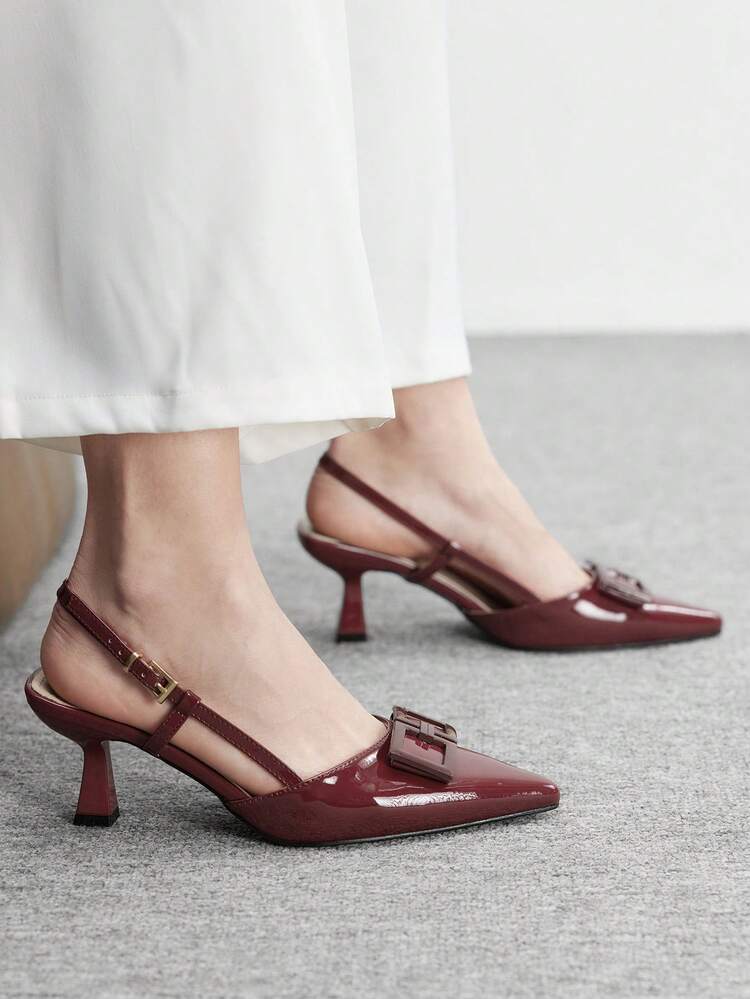 CUCCOO BIZCHIC Chaussures à talons hauts pour femmes avec boucle carrée décorative et sangle ajourée, rouge vin. Talon stiletto classique, style casual, boîte de nuit, fête